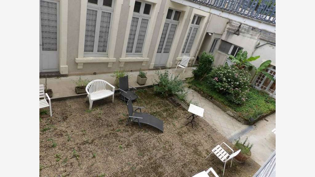 Immeuble de 672m² à vendre à Neris les Bains (03)