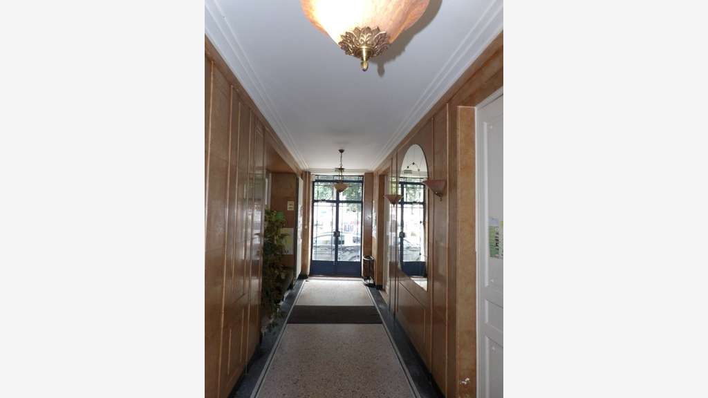 Immeuble de 672m² à vendre à Neris les Bains (03)