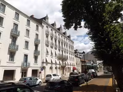 Immeuble de 672m² à vendre à Neris les Bains (03)