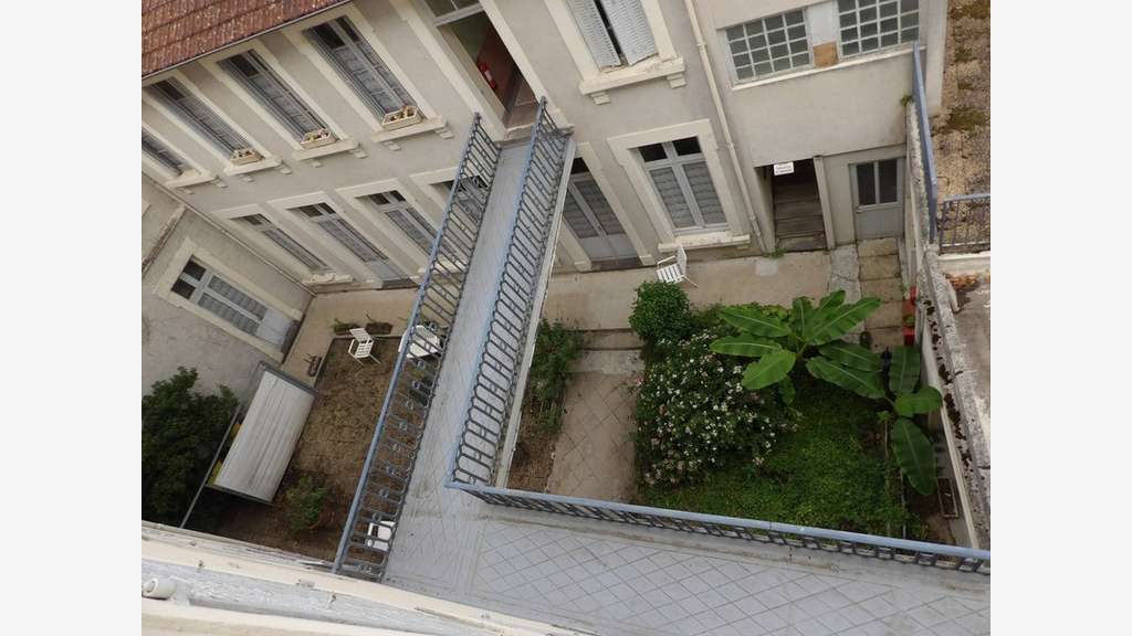Immeuble de 672m² à vendre à Neris les Bains (03)