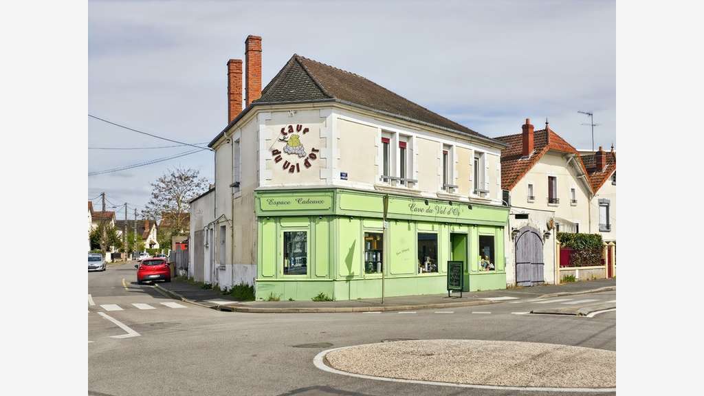 Immeuble de rapport commerce loué 263m²  à Nevers