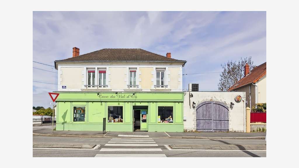 Immeuble de rapport commerce loué 263m²  à Nevers