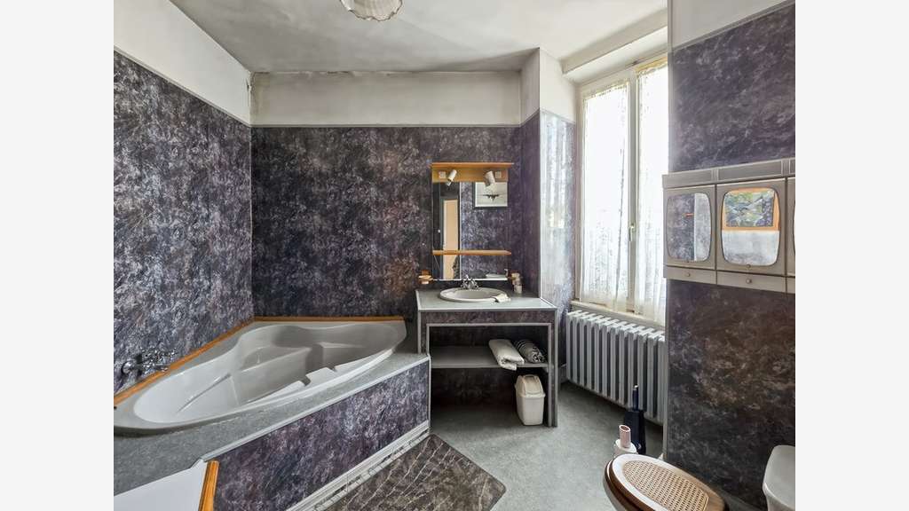 Immeuble de rapport commerce loué 263m²  à Nevers