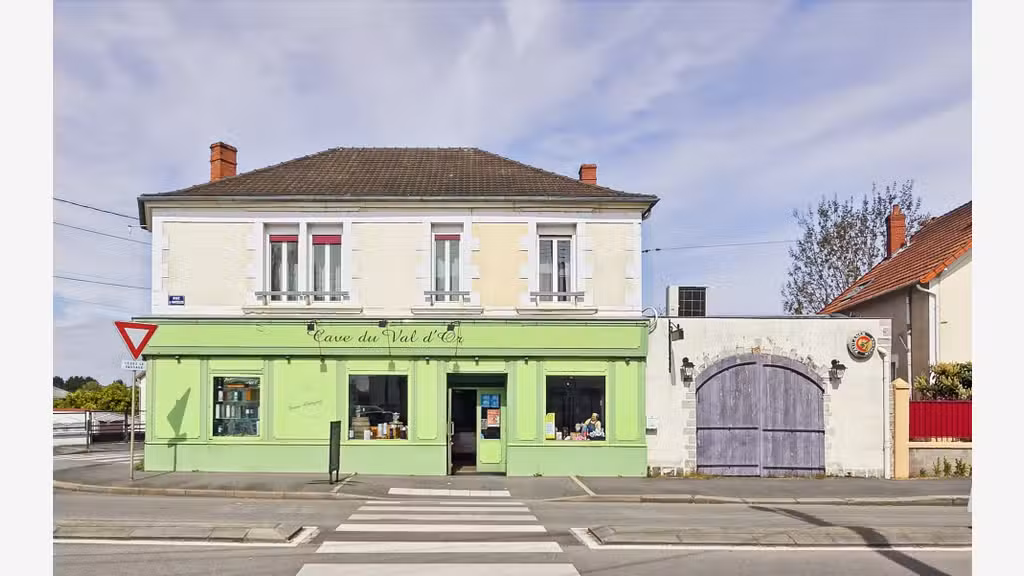 Immeuble de rapport commerce loué 263m²  à Nevers