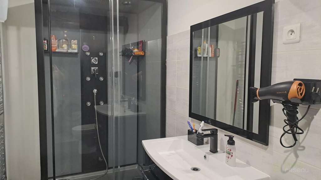 Immeuble en très bon état à vendre à Nîmes