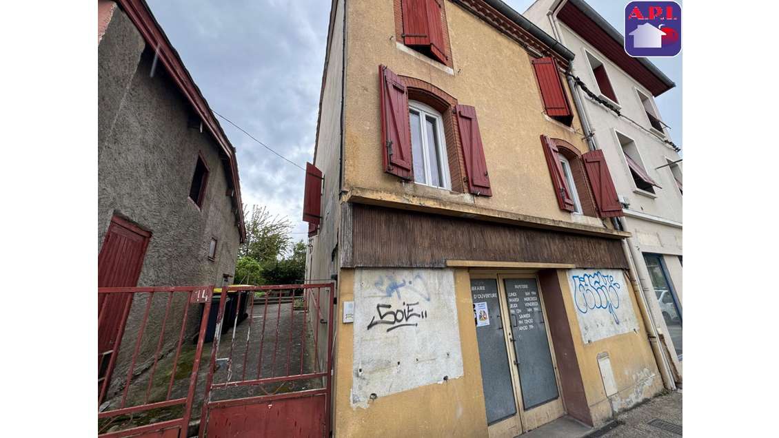 ENSEMBLE IMMOBILIER A proximité immédiate de la ga