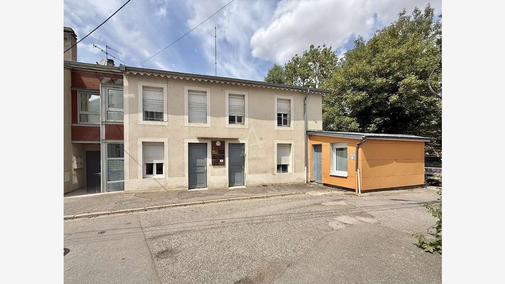 IMMEUBLE // RÉMILLY // 3 APPARTEMENTS + 1 CABINET