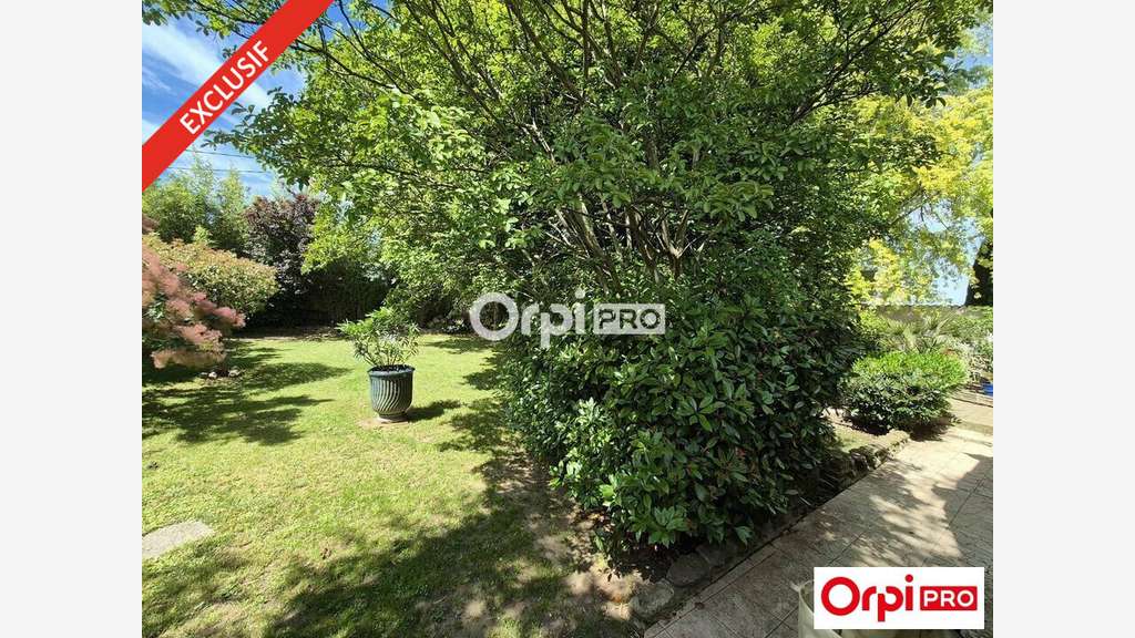 Immeuble mixte à vendre à Génissieux