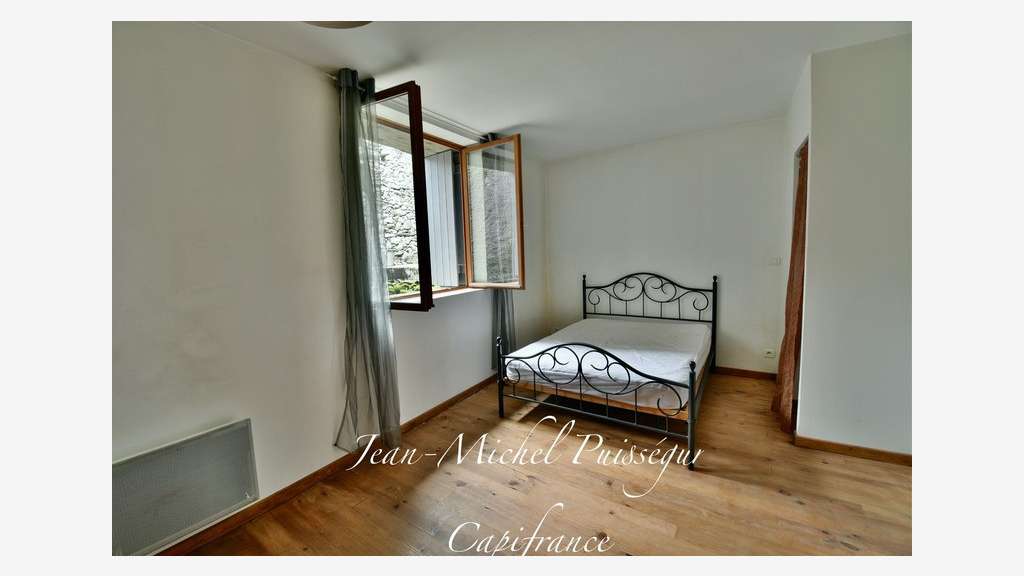 Immeuble à vendre au centre de St Béat