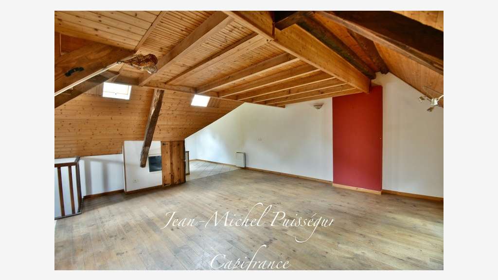 Immeuble à vendre au centre de St Béat