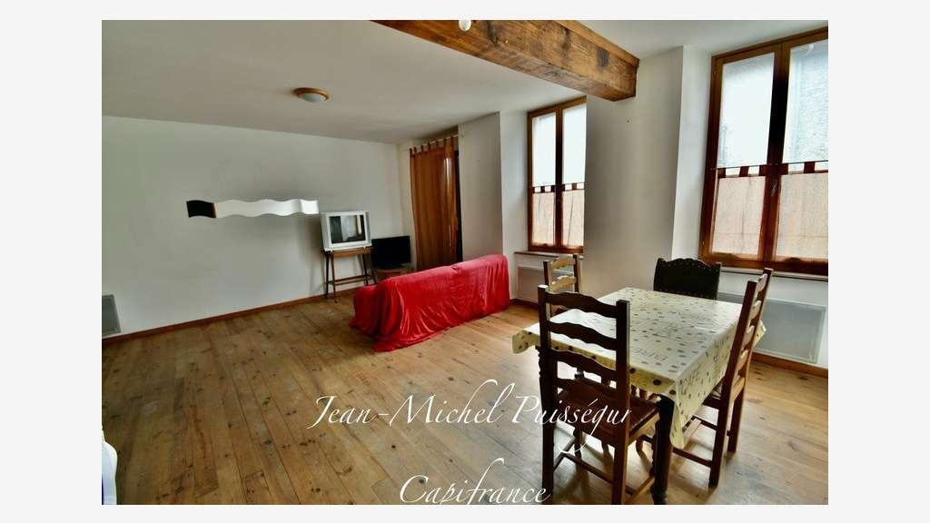 Immeuble à vendre au centre de St Béat