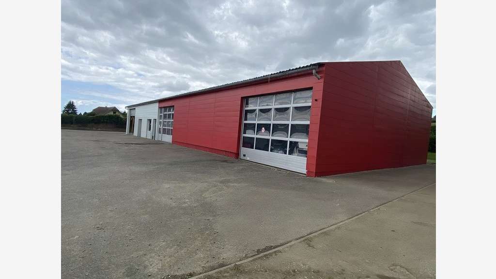 AV bâtiment 460m² bureaux et parking au Calvados
