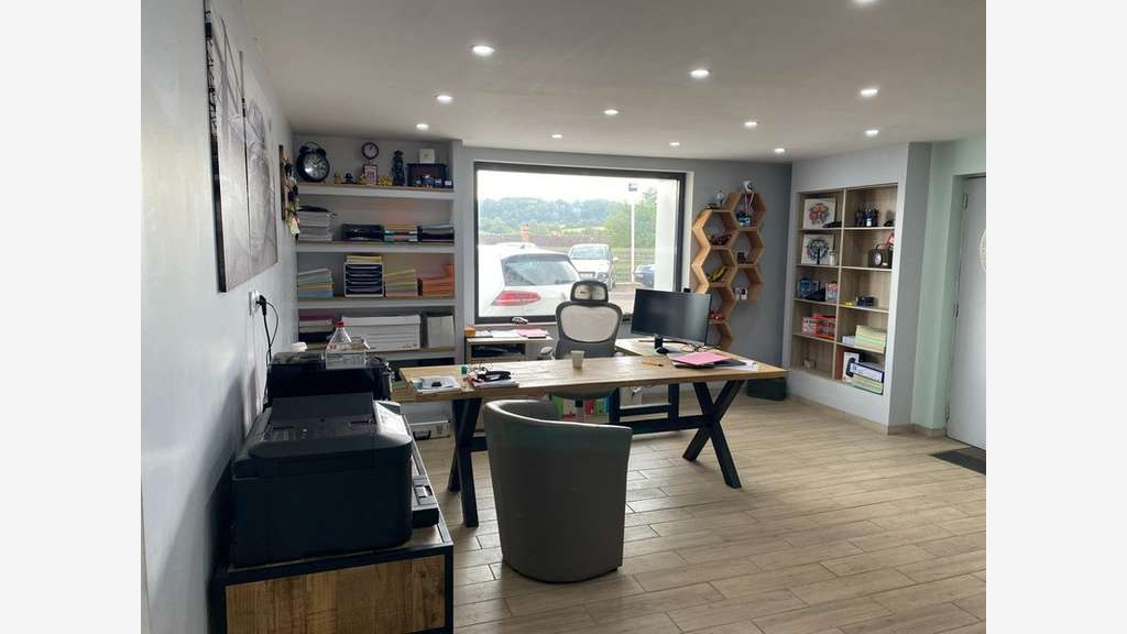 AV bâtiment 460m² bureaux et parking au Calvados