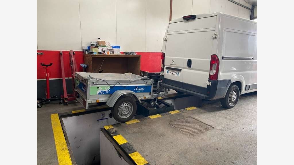 AV bâtiment 460m² bureaux et parking au Calvados