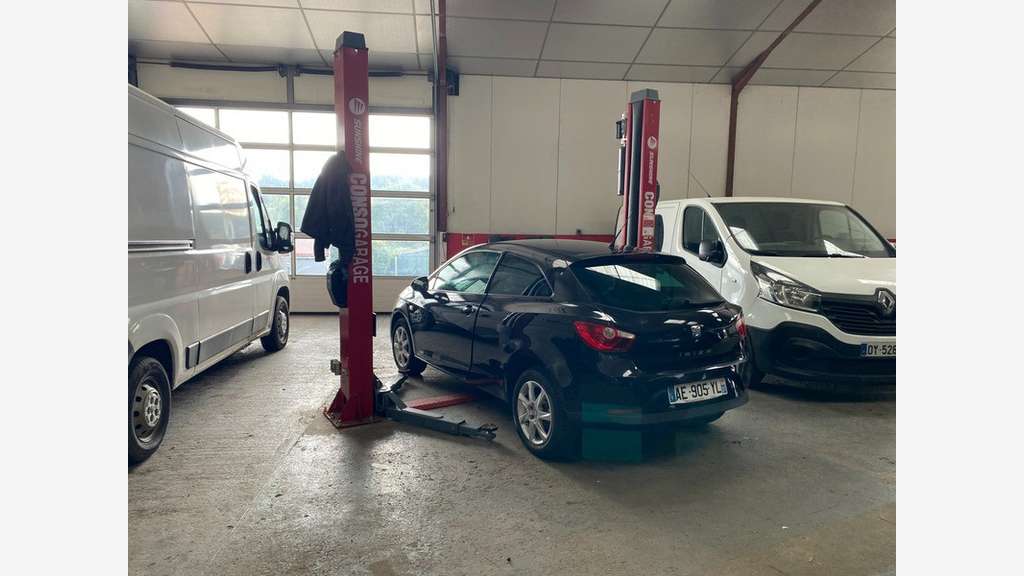 AV bâtiment 460m² bureaux et parking au Calvados