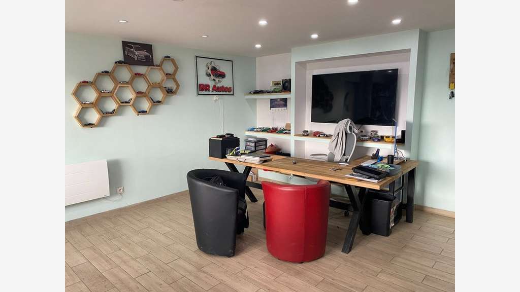 AV bâtiment 460m² bureaux et parking au Calvados