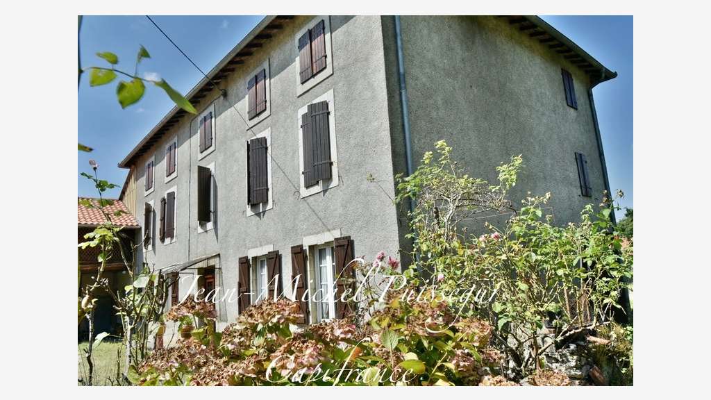A vendre immeuble à rénover au bas de St Gaudens