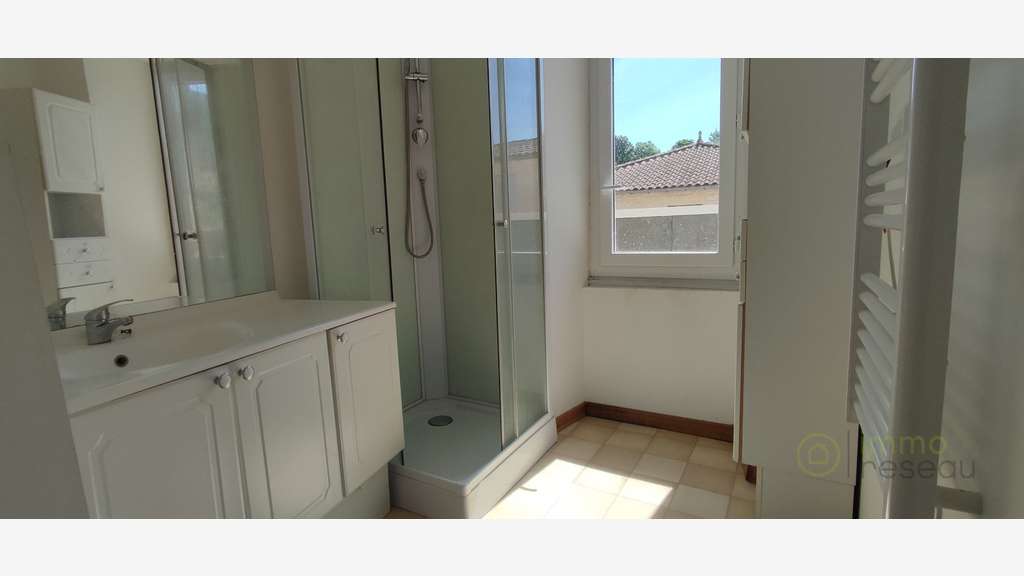 Vente immeuble lumineux de 280m² à Saint-Genis