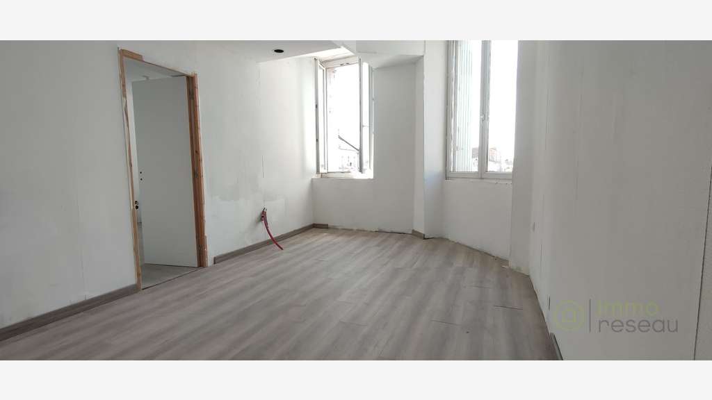 Vente immeuble lumineux de 280m² à Saint-Genis