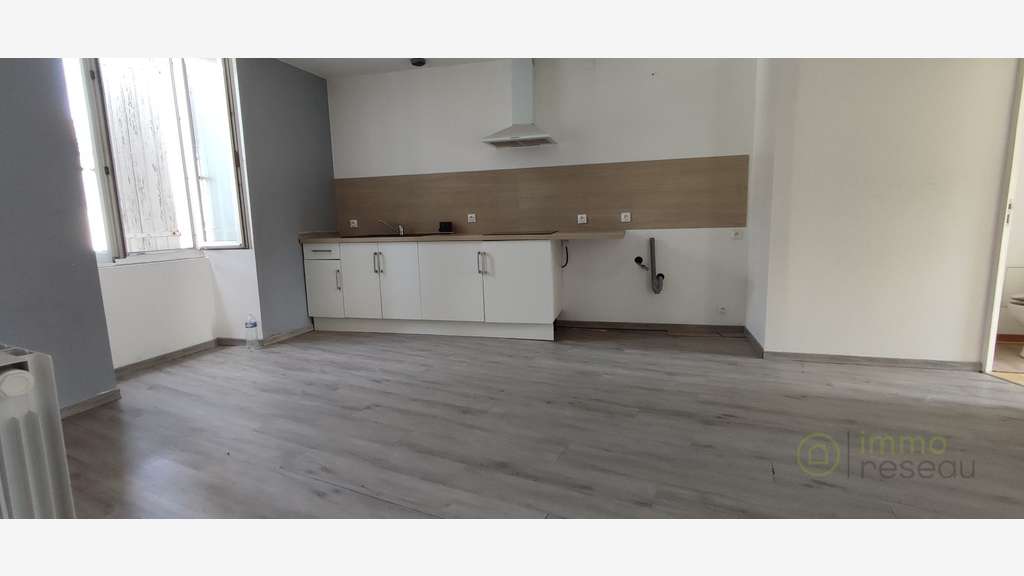 Vente immeuble lumineux de 280m² à Saint-Genis