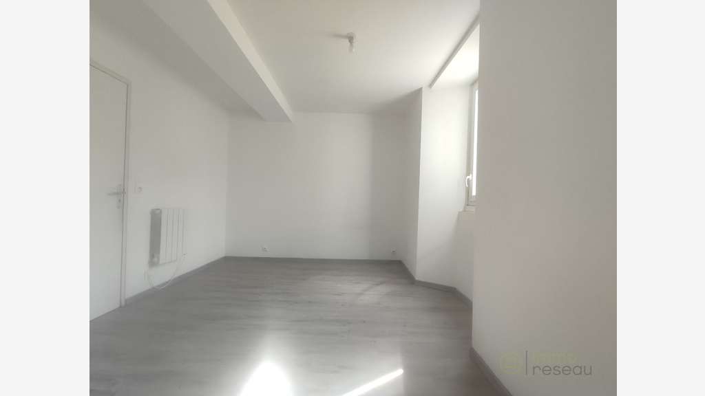 Vente immeuble lumineux de 280m² à Saint-Genis