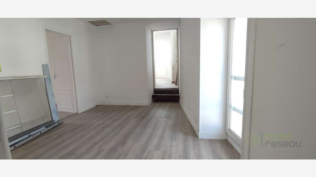 Vente immeuble lumineux de 280m² à Saint-Genis