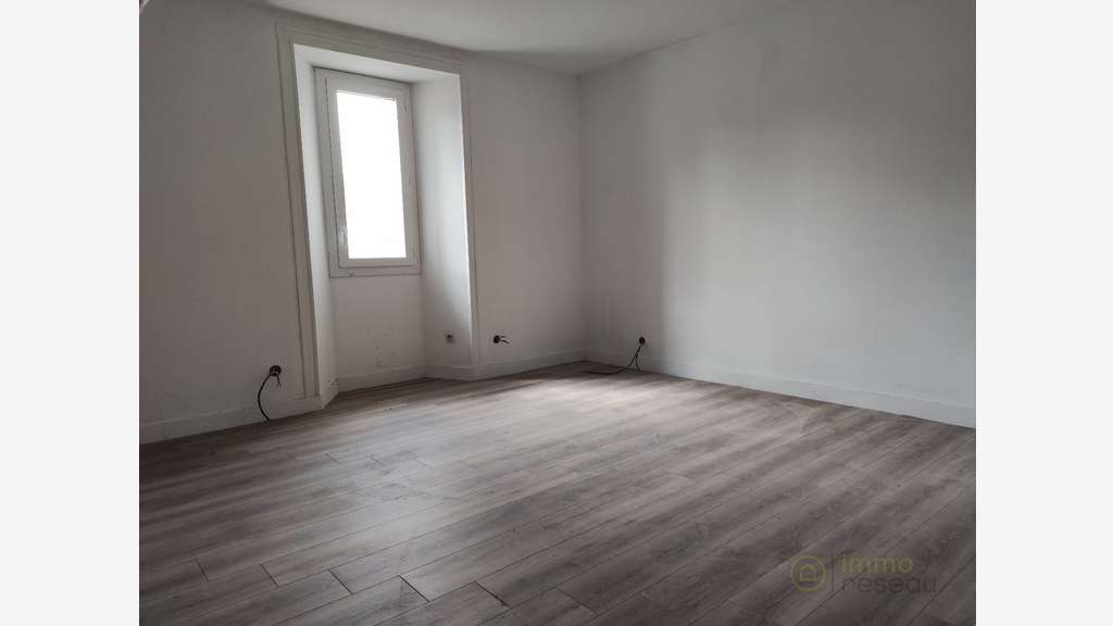 Vente immeuble lumineux de 280m² à Saint-Genis