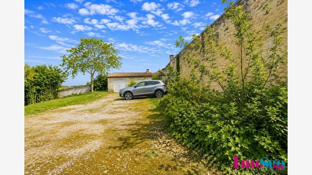 Immeuble à vendre à Saint-Loubès centre