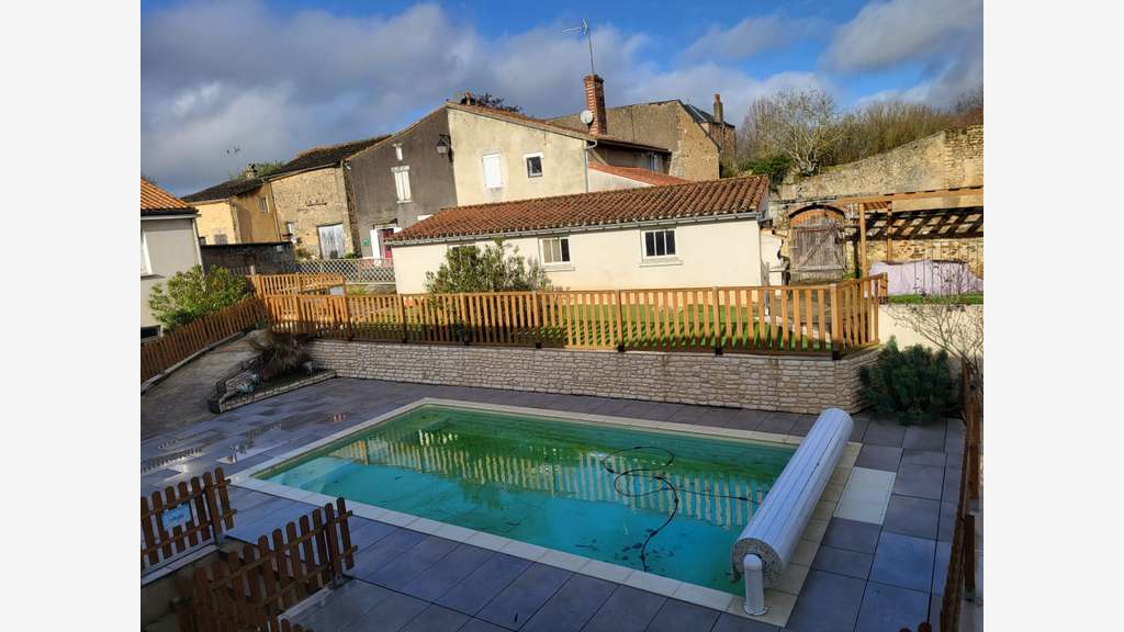 Immeuble à vendre à Saint-Loup-Lamairé