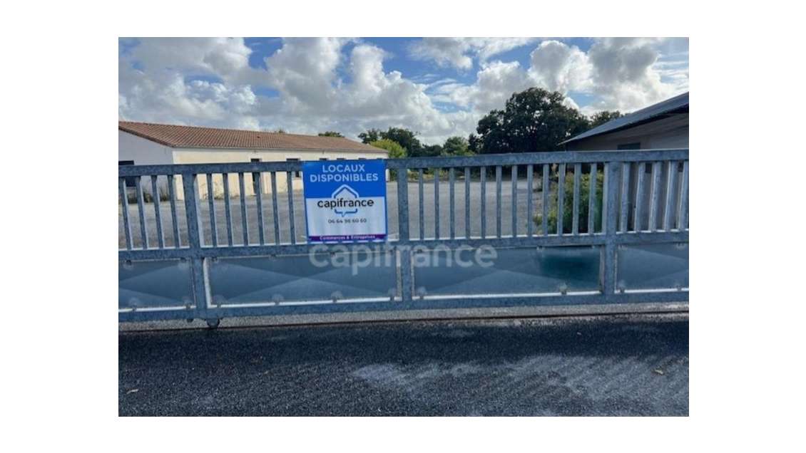 Vente local commercial 340m² proche Saintes