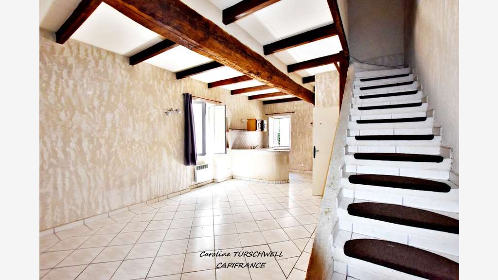 Immeuble de 87m² à vendre à Sollies Toucas (83)