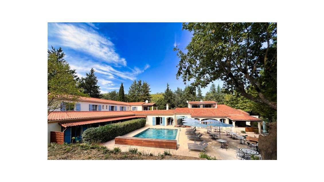Grande Bastide Provençale avec Activité Hôtelière