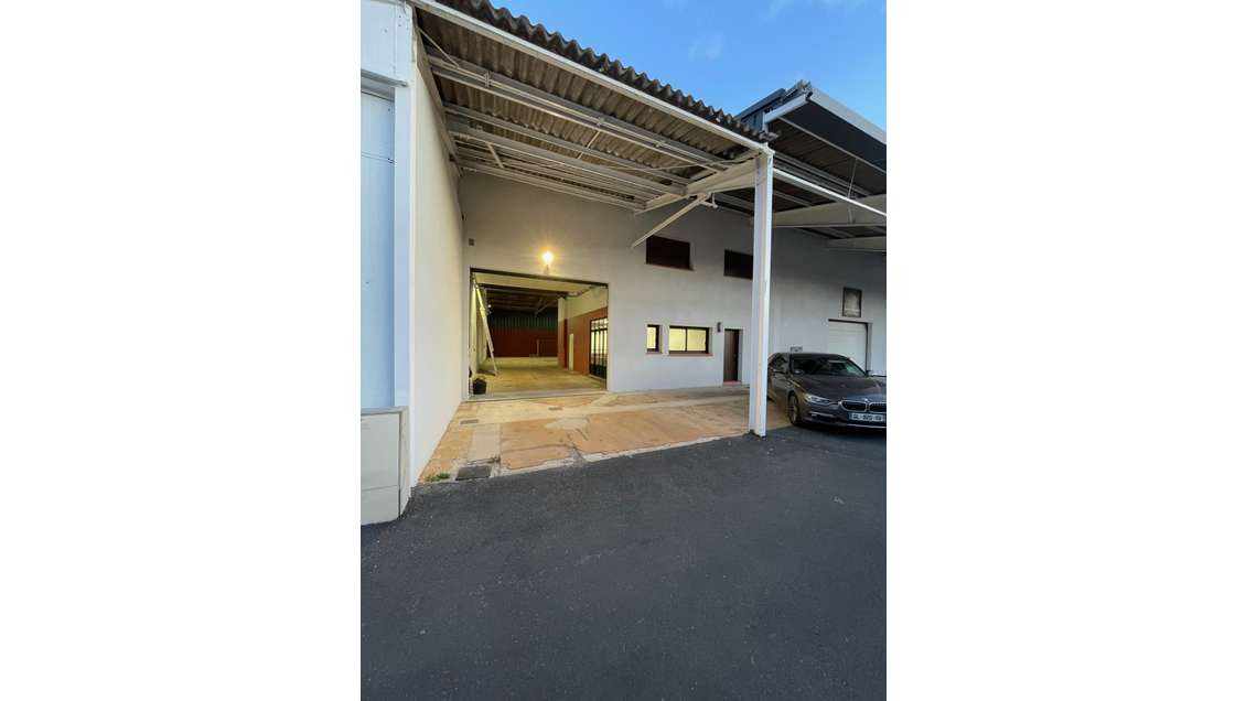 Local d'activité à vendre à St-Estève la Mirande