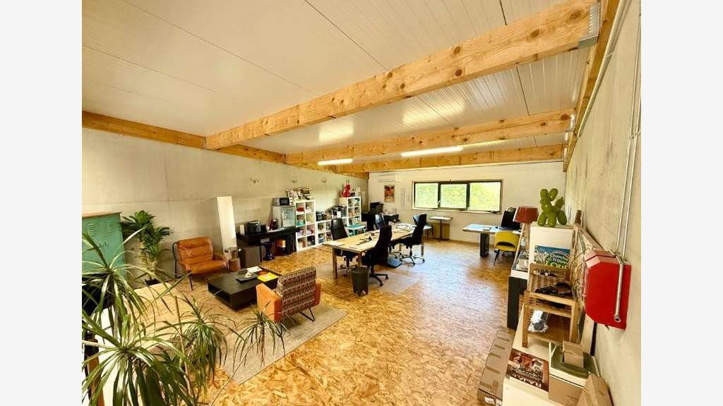 Vends local artisanal 155 m² avec bureaux Bénesse