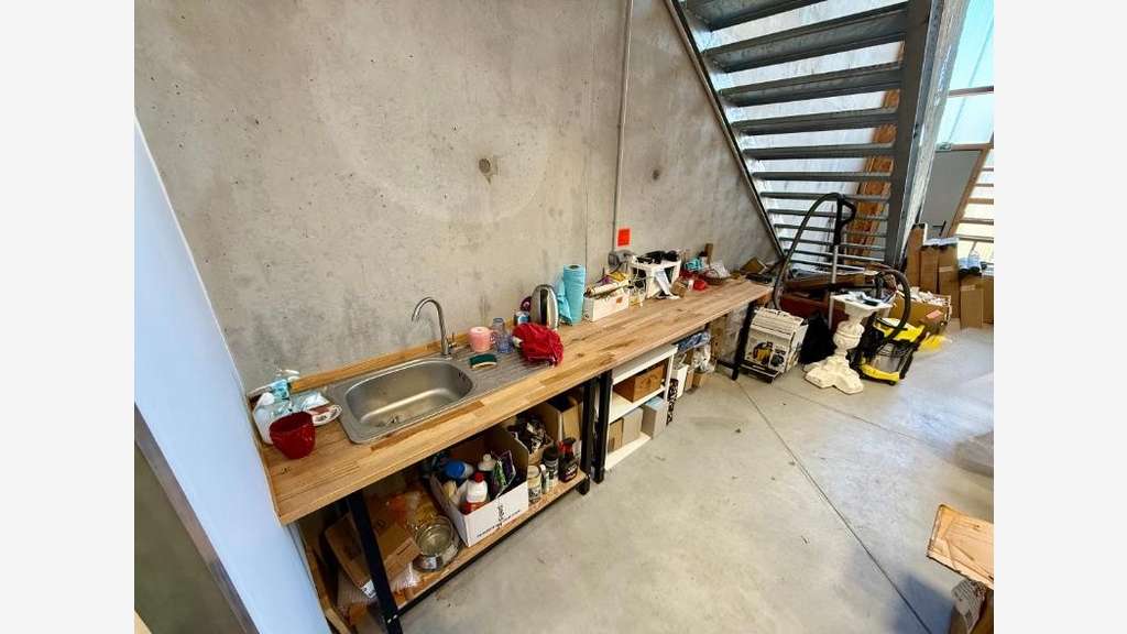 Vends local artisanal 155 m² avec bureaux Bénesse
