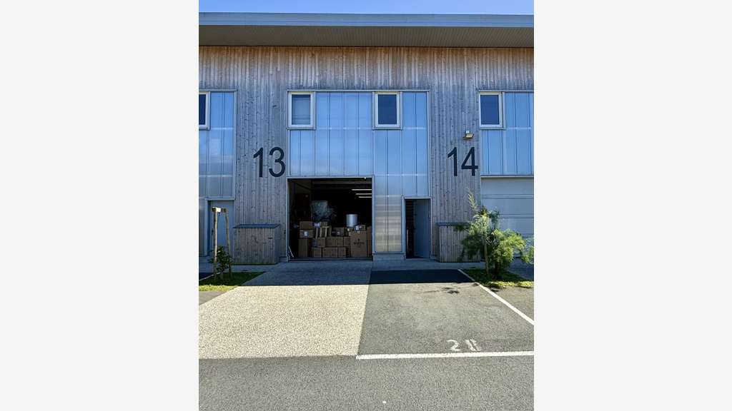 Vends local artisanal 155 m² avec bureaux Bénesse
