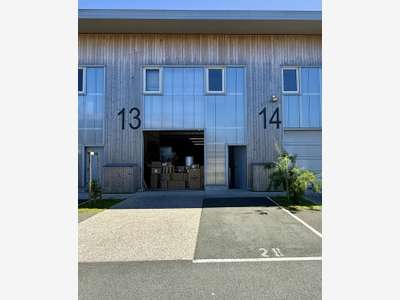 Vends local artisanal 155 m² avec bureaux Bénesse