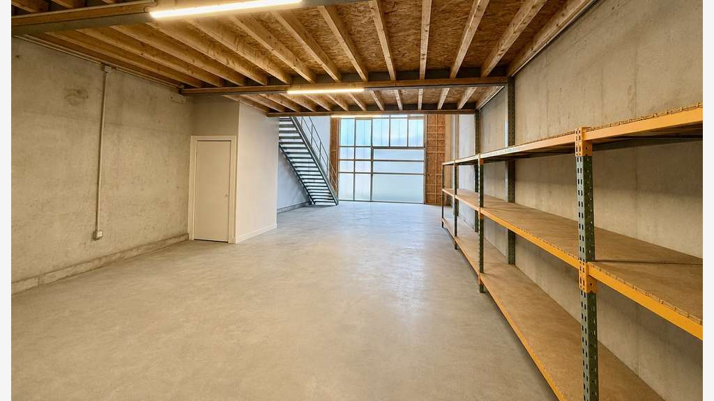 Vends local artisanal 155 m² avec bureaux Bénesse