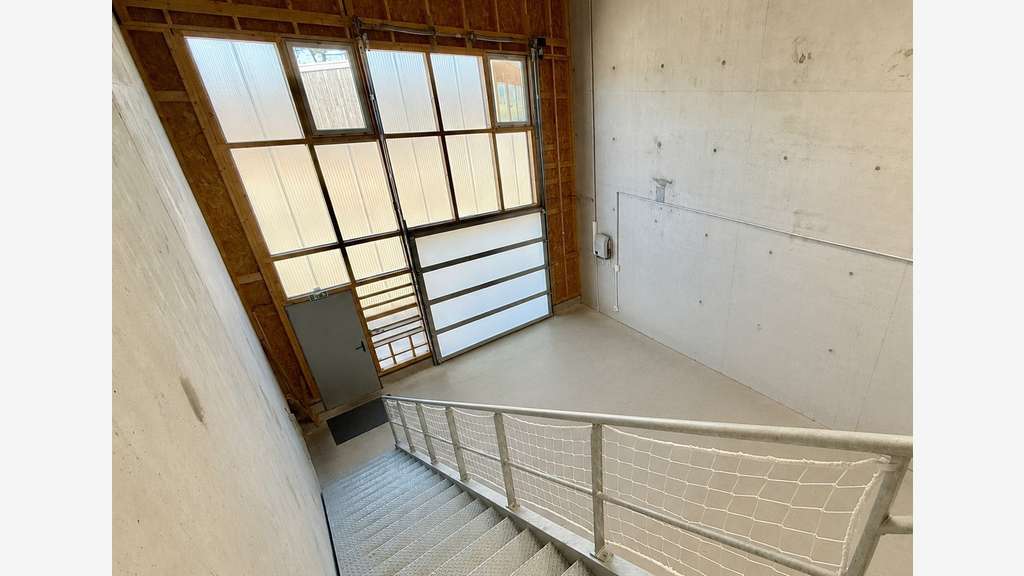 Vends local artisanal 155 m² avec bureaux Bénesse