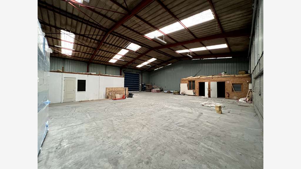 Vente bâtiment d'activité 400m² à Angers Ouest 
