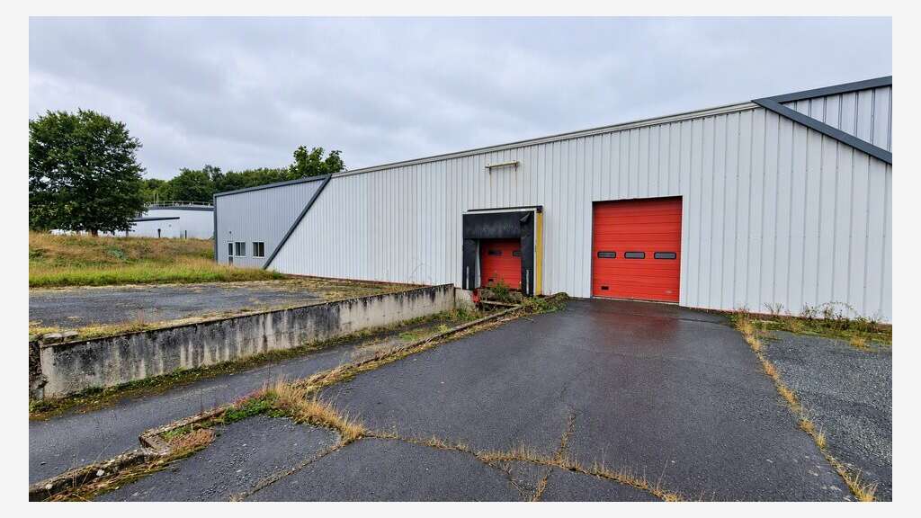 Local d'activité 1553m² à vendre à Ligugé 