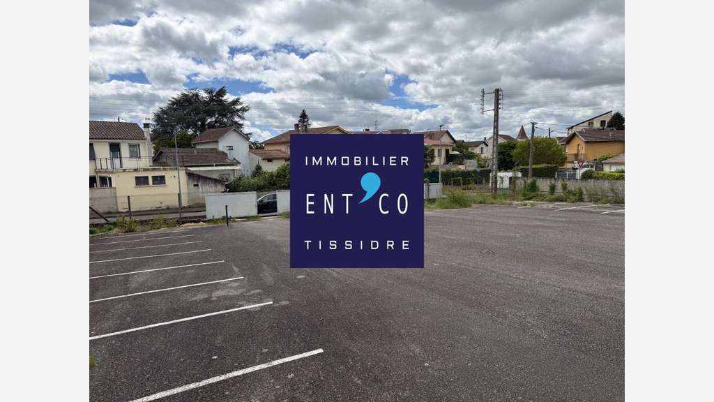 Entrepôt spacieux de 1580m² à vendre à Agen