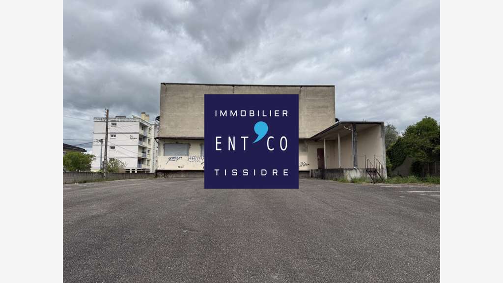 Entrepôt spacieux de 1580m² à vendre à Agen