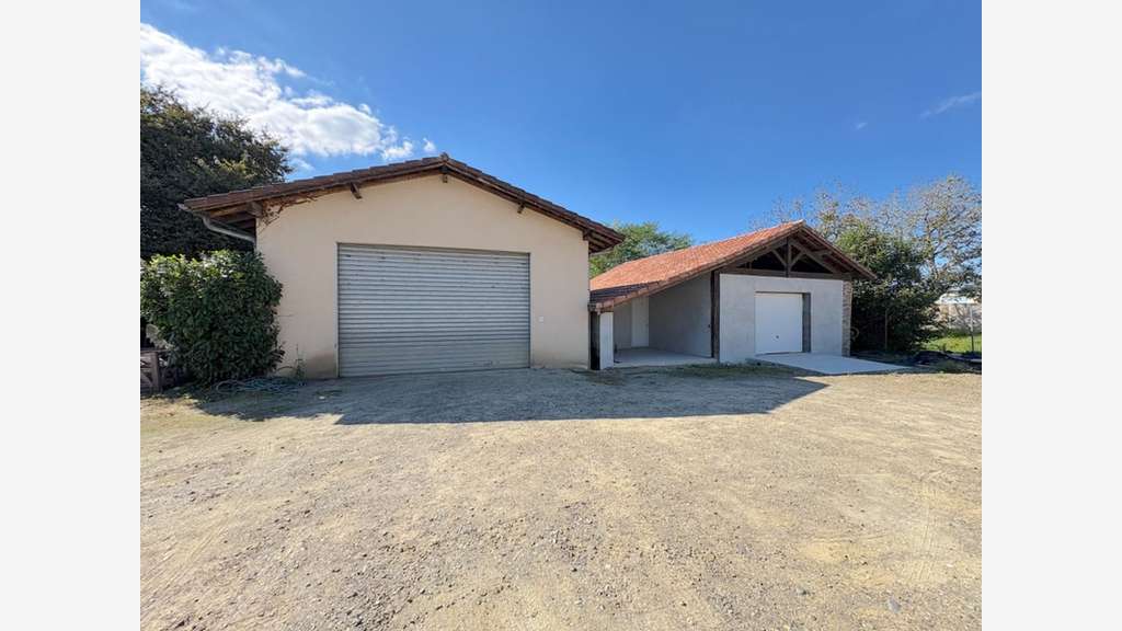 Entrepôts 100 et 110m² à vendre à Aire-sur-l'Adour