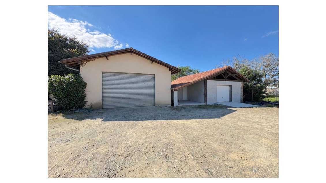 Entrepôts 100 et 110m² à vendre à Aire-sur-l'Adour