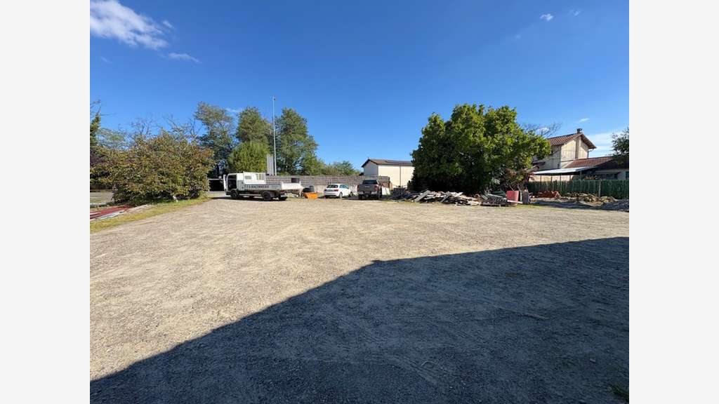 Entrepôts 100 et 110m² à vendre à Aire-sur-l'Adour