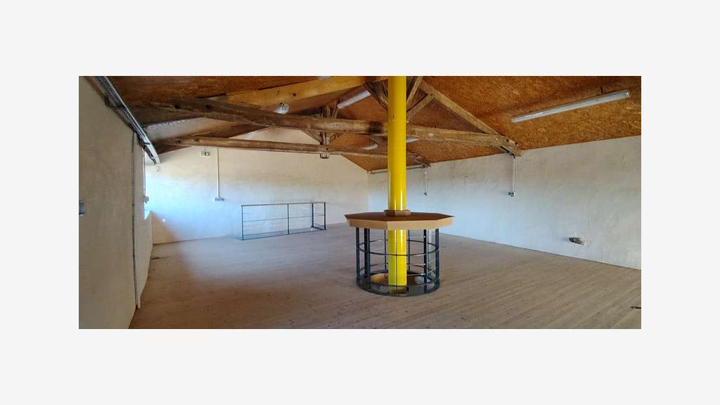 Atelier rénové 150m² à vendre à Airvault centre