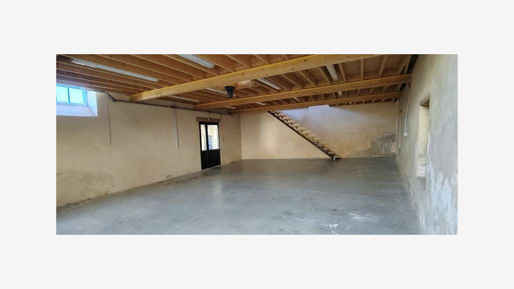 Atelier rénové 150m² à vendre à Airvault centre