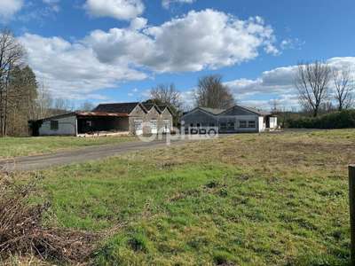 Vente ensemble immobilier 600m² à Allassac