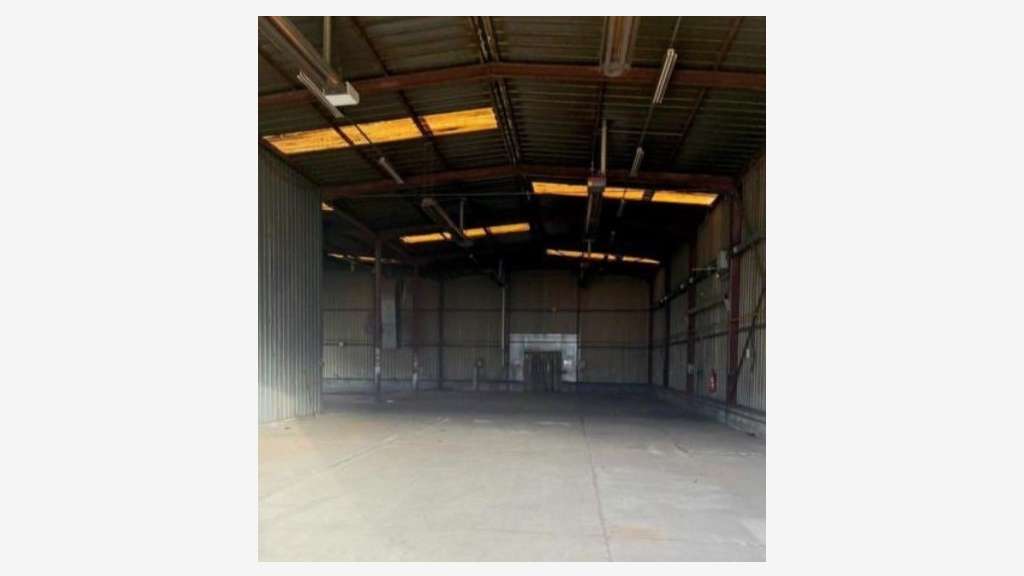 Usine dans zone industrielle